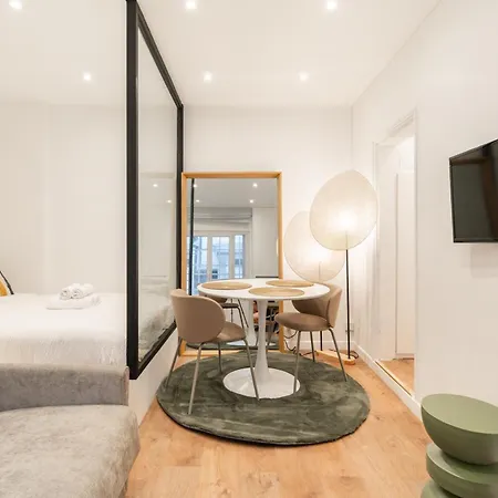 Cozy In Lively Neighborhood 3p *