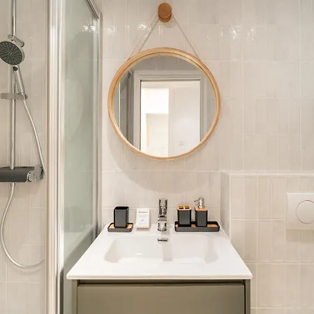 Cozy In Lively Neighborhood 3p * Paris